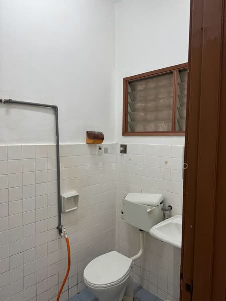 Rumah Teres 2-Tingkat untuk Dijual di Bandar Kinrara Seksyen 1 (Bandar Kinrara) - Tan Bee Choo - Bathroom - PropertyGuru.com.my
