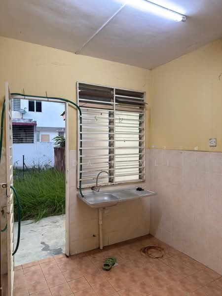 2-storey Terraced House for Sale in Bandar Saujana Putra (Tanjong Duabelas) - Aida Ramli - Kitchen - PropertyGuru.com.my