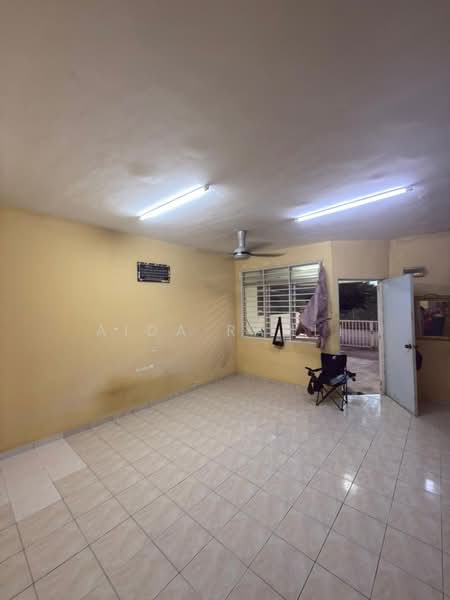 2-storey Terraced House for Sale in Bandar Saujana Putra (Tanjong Duabelas) - Aida Ramli - Living Room - PropertyGuru.com.my