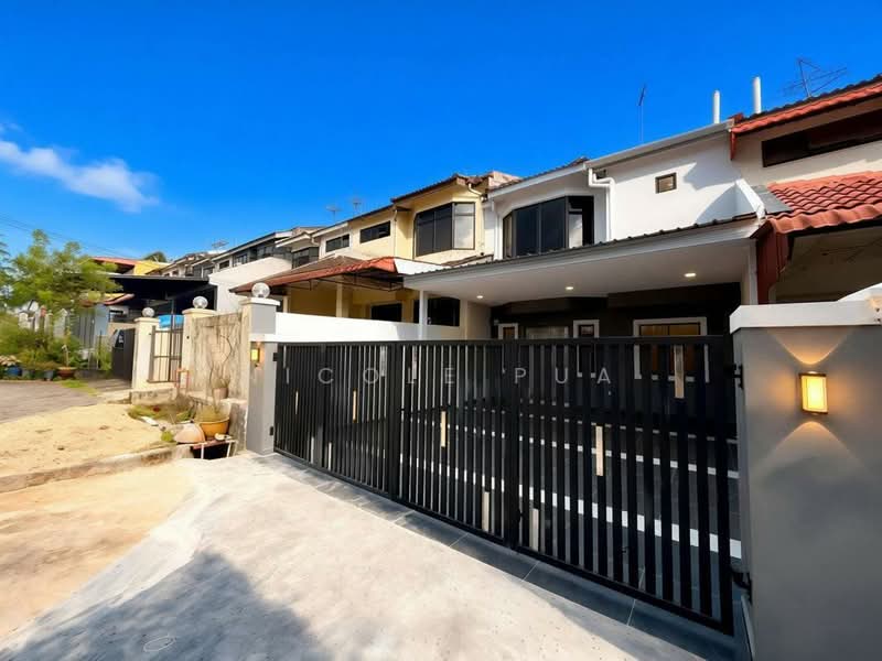 Rumah Teres 2-Tingkat untuk Dijual di Taman Anggerik (Johor Bahru) - Nicole Pua - Exterior - PropertyGuru.com.my