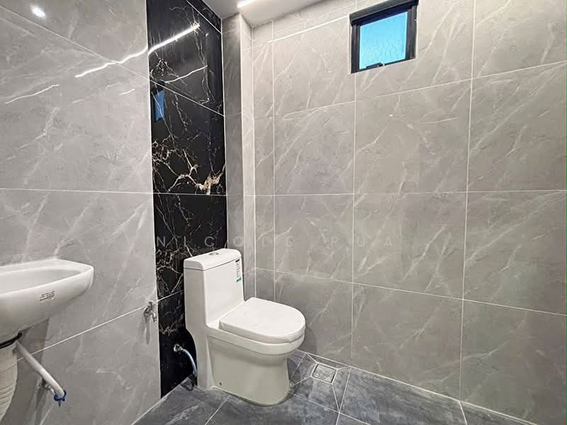Rumah Teres 2-Tingkat untuk Dijual di Taman Anggerik (Johor Bahru) - Nicole Pua - Bathroom - PropertyGuru.com.my
