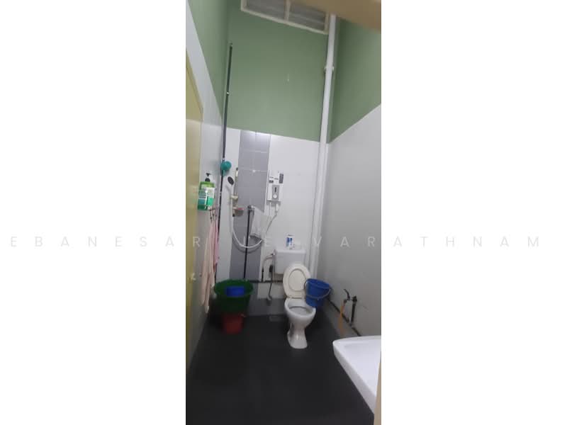 1-storey Terraced House for Sale in Seremban (Negeri Sembilan) - Ebanesar Jeevarathnam - Bathroom - PropertyGuru.com.my