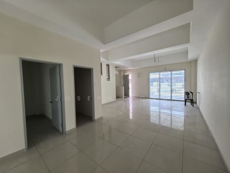Rumah Teres 2-Tingkat untuk Dijual di Bandar Baru Sri Klebang (Chemor) - Joseph Wong - Living Room - PropertyGuru.com.my