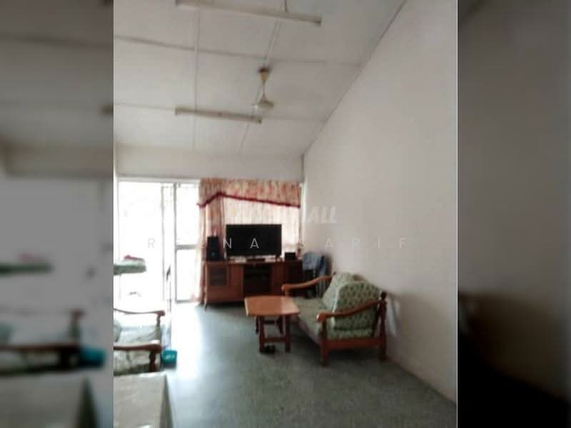 1-storey Terraced House for Sale in Kelana Jaya (Petaling Jaya) - Reena Sarif - Living Room - PropertyGuru.com.my