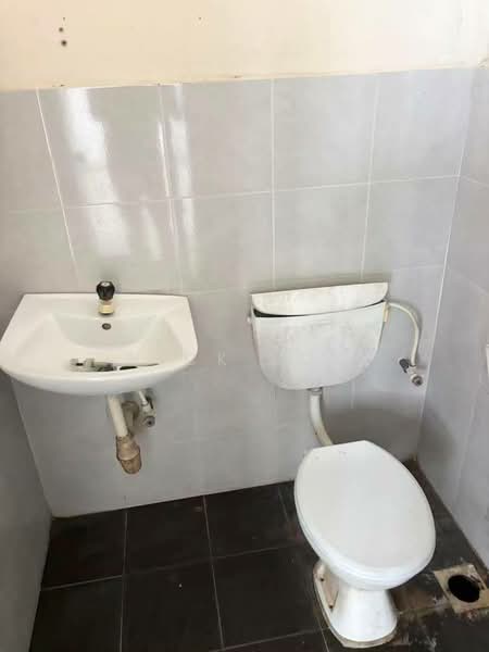 Pejabat untuk Disewa di Taman Megah Ria (Masai) - Nick Low - Bathroom - PropertyGuru.com.my