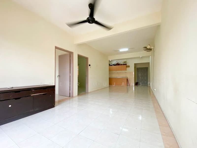 Pangsapuri untuk Disewa di Bayu Villa - Ameer Mujahid - Living Room - PropertyGuru.com.my