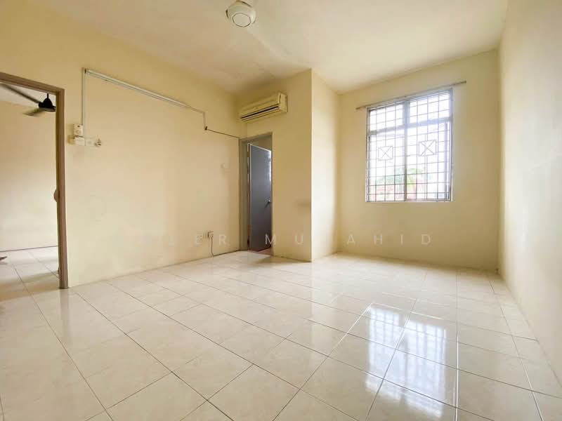 Pangsapuri untuk Disewa di Bayu Villa - Ameer Mujahid - Living Room - PropertyGuru.com.my