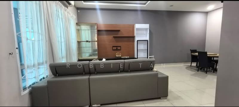 Rumah Teres 2-Tingkat untuk Disewa di Taman Mount Austin (Tebrau) - Robbie Tan - Living Room - PropertyGuru.com.my