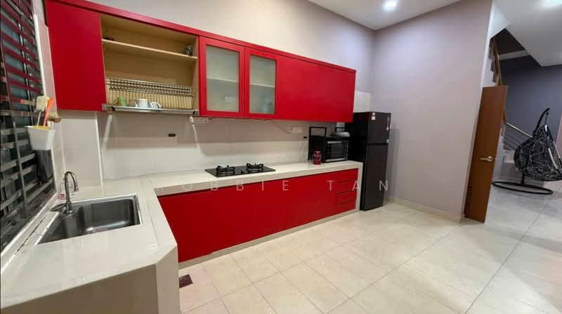 Rumah Teres 2-Tingkat untuk Disewa di Taman Mount Austin (Tebrau) - Robbie Tan - Kitchen - PropertyGuru.com.my