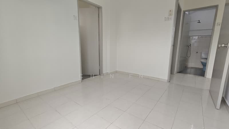 Pangsapuri untuk Dijual di Kiara Apartment - CHIN FN - Bathroom - PropertyGuru.com.my