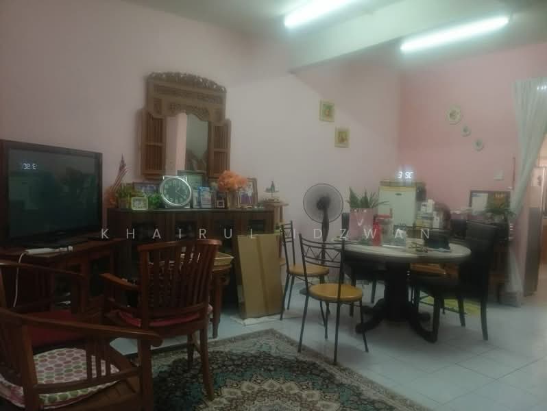 Rumah Teres untuk Dijual di Bandar Baru Senawang (Senawang) - Khairul Idzwan - Living Room - PropertyGuru.com.my