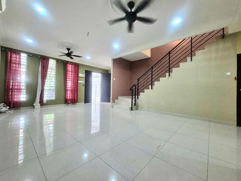 Rumah Teres 2-Tingkat untuk Dijual di Kajang (Selangor) - Sue Arifin - Living Room - PropertyGuru.com.my