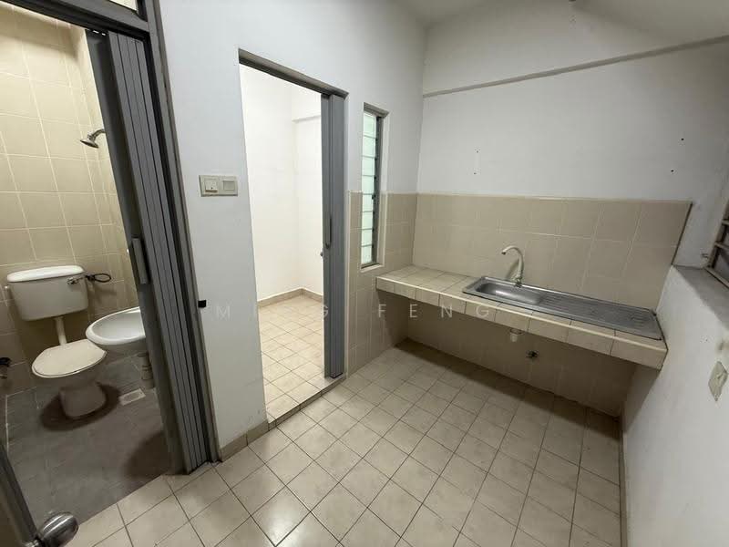 Kondominium untuk Disewa di Desa Residency (Residensi Desa) - Ming Feng - Bathroom - PropertyGuru.com.my