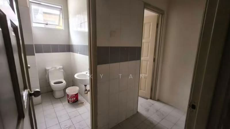 Detached Factory for Rent in Taman Perindustrian Nusa Cemerlang (Iskandar Puteri (Nusajaya)) - Sky Tan - Bathroom - PropertyGuru.com.my