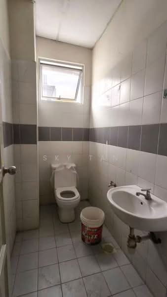 Detached Factory for Rent in Taman Perindustrian Nusa Cemerlang (Iskandar Puteri (Nusajaya)) - Sky Tan - Bathroom - PropertyGuru.com.my