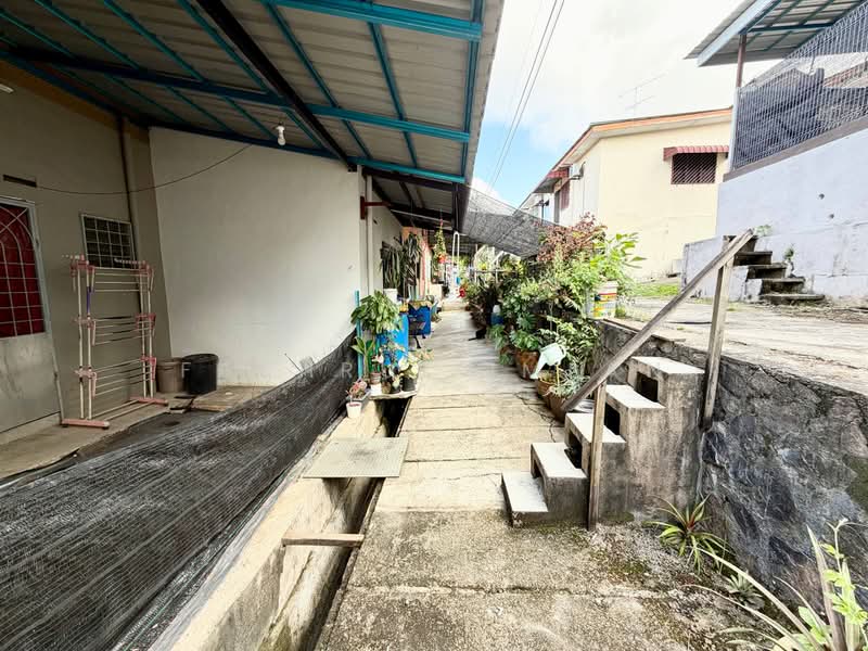 Rumah Teres 2-Tingkat untuk Dijual di Kluang (Johor) - Fakhrul Imlan - Exterior - PropertyGuru.com.my