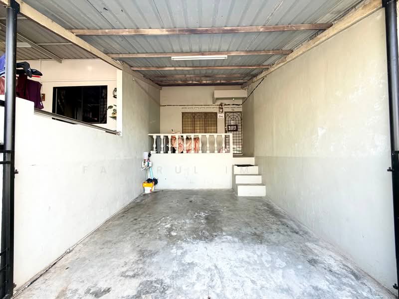 Rumah Teres 2-Tingkat untuk Dijual di Kluang (Johor) - Fakhrul Imlan - Car Park - PropertyGuru.com.my