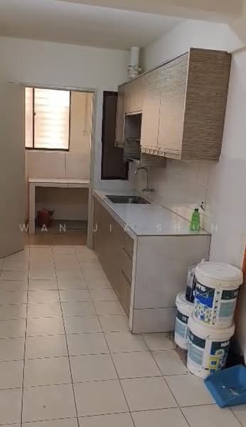 Kondominium untuk Dijual di Putra Villa - Wan Jia Shun - Kitchen - PropertyGuru.com.my