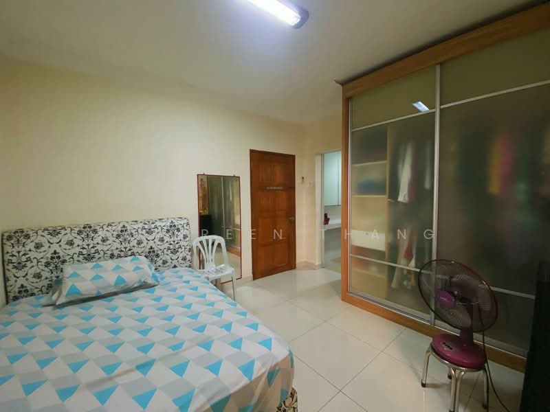 3-storey Terraced House for Sale in Taman Bukit Permata (Selayang) - Kathreen Thang - Bedroom - PropertyGuru.com.my