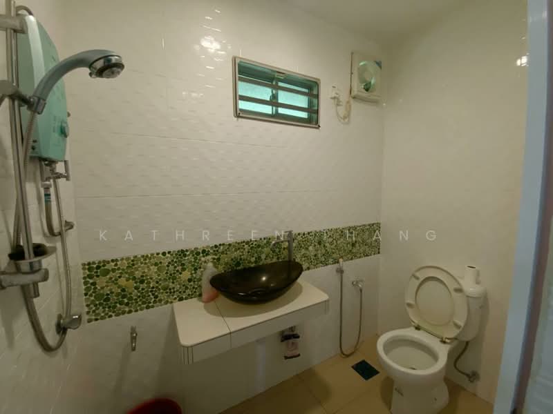 3-storey Terraced House for Sale in Taman Bukit Permata (Selayang) - Kathreen Thang - Bathroom - PropertyGuru.com.my