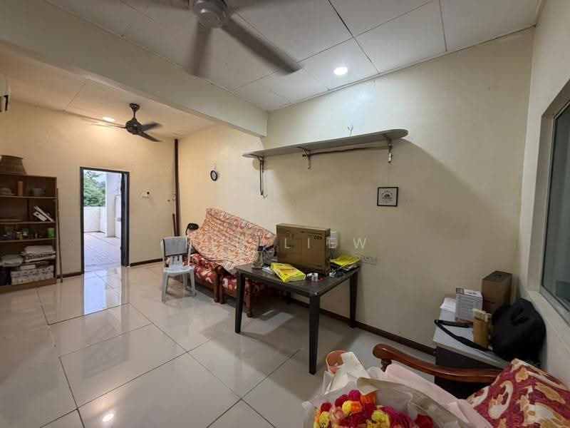 2-storey Terraced House for Rent in Bandar Putra (Kulai) - Ken Liew - Living Room - PropertyGuru.com.my