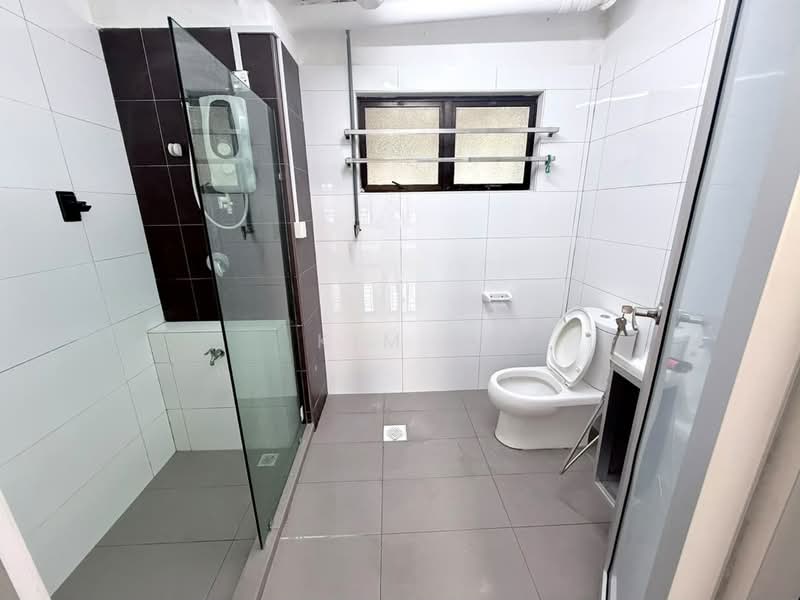 Pangsapuri untuk Disewa di Seri Mutiara Apartment - Kim . - Bathroom - PropertyGuru.com.my