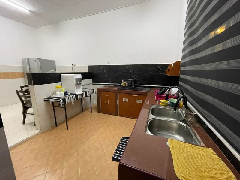 1-storey Terraced House for Sale in Taman Bestari Indah (Ulu Tiram) - Fakhrul Imlan - Kitchen - PropertyGuru.com.my