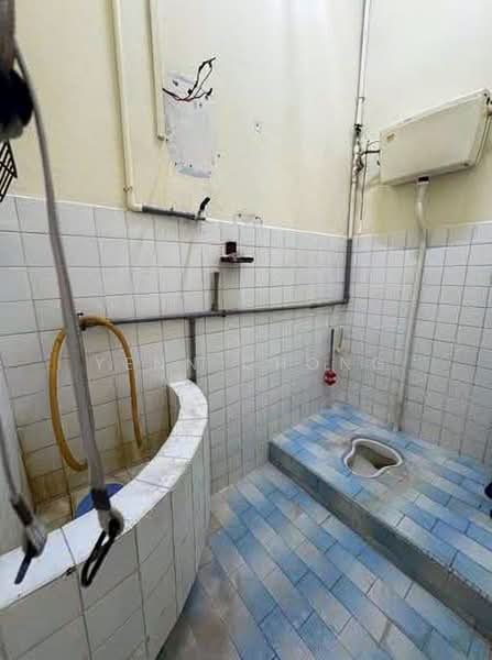 Rumah Berkembar untuk Dijual di Happy Garden (Kuchai Lama) - Yenn Chong - Bathroom - PropertyGuru.com.my