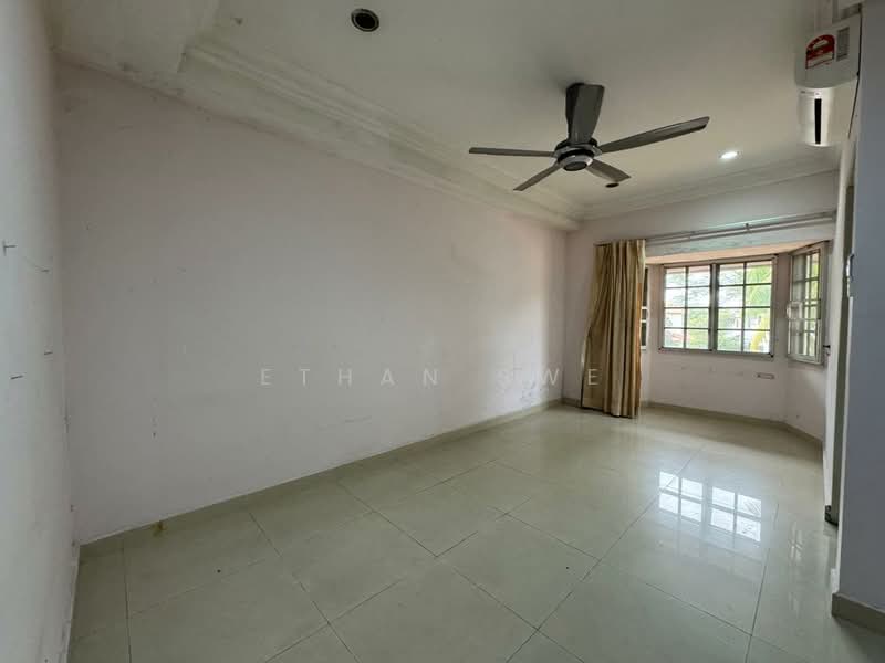 Rumah Berkembar untuk Dijual di Bukit Rahman Putra (Sungai Buloh) - Ethan Swe - Living Room - PropertyGuru.com.my