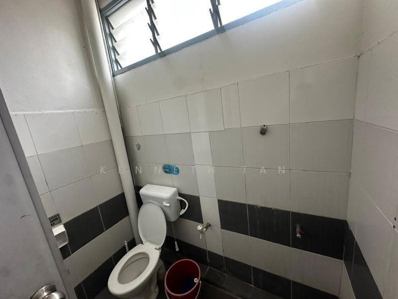 Kilang untuk Disewa di Kulai (Johor) - Kenneth Tan - Bathroom - PropertyGuru.com.my