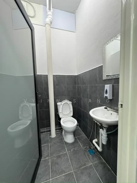 Factory for Rent in Batu Maung (Penang) - Vyinnes Ang - Bathroom - PropertyGuru.com.my