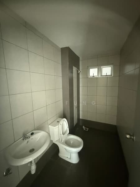 Kediaman Servis untuk Dijual di One 49 Residence - YC Fung - Bathroom - PropertyGuru.com.my