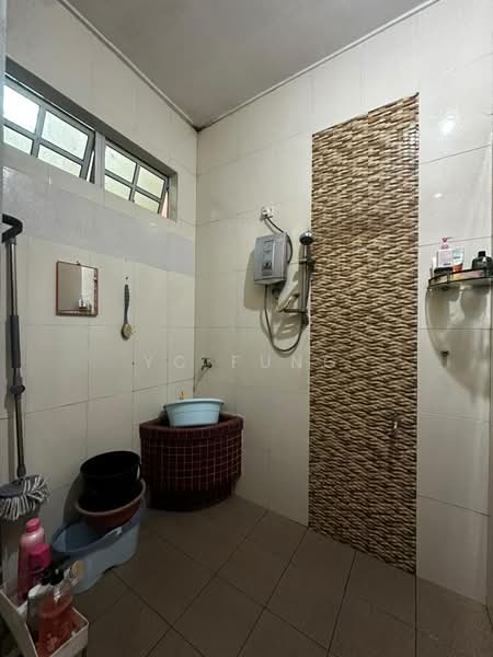 Rumah Teres 1-Tingkat untuk Dijual di Taman Ungku Tun Aminah (Skudai) - YC Fung - Bathroom - PropertyGuru.com.my