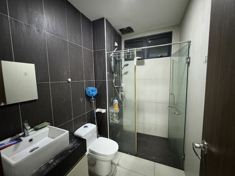 Kediaman Servis untuk Dijual di D'Secret Garden (Pangsapuri Kempas Indah) - YC Fung - Bathroom - PropertyGuru.com.my
