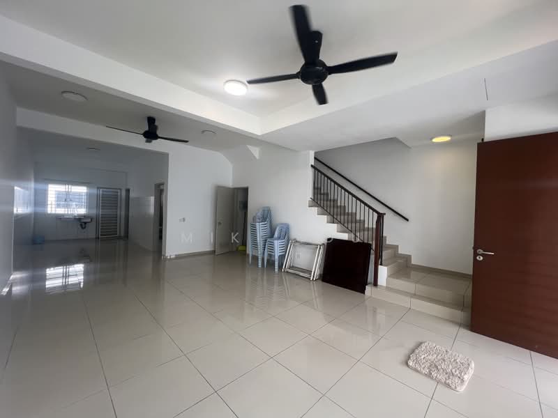 2-storey Terraced House for Rent in Bandar Rimbayu (Telok Panglima Garang) - Miki You - Living Room - PropertyGuru.com.my