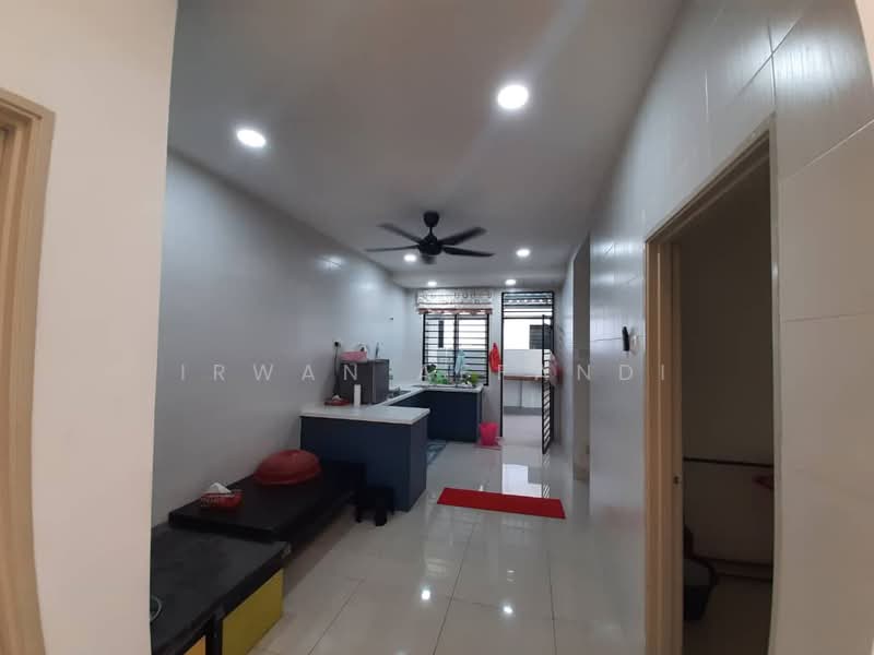 Semi-Detached House for Sale in Bandar Saujana Putra (Tanjong Duabelas) - Irwan Affandi - Kitchen - PropertyGuru.com.my