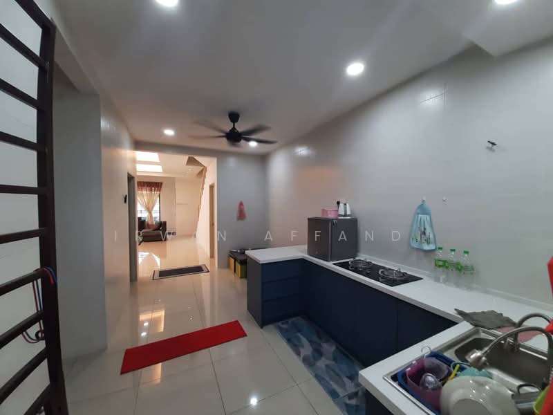 Semi-Detached House for Sale in Bandar Saujana Putra (Tanjong Duabelas) - Irwan Affandi - Kitchen - PropertyGuru.com.my