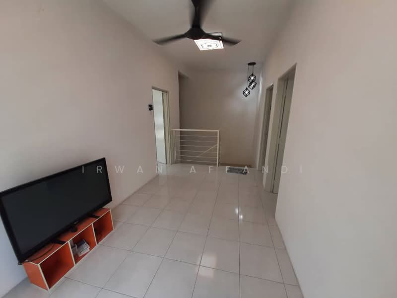 Semi-Detached House for Sale in Bandar Saujana Putra (Tanjong Duabelas) - Irwan Affandi - Corridor - PropertyGuru.com.my