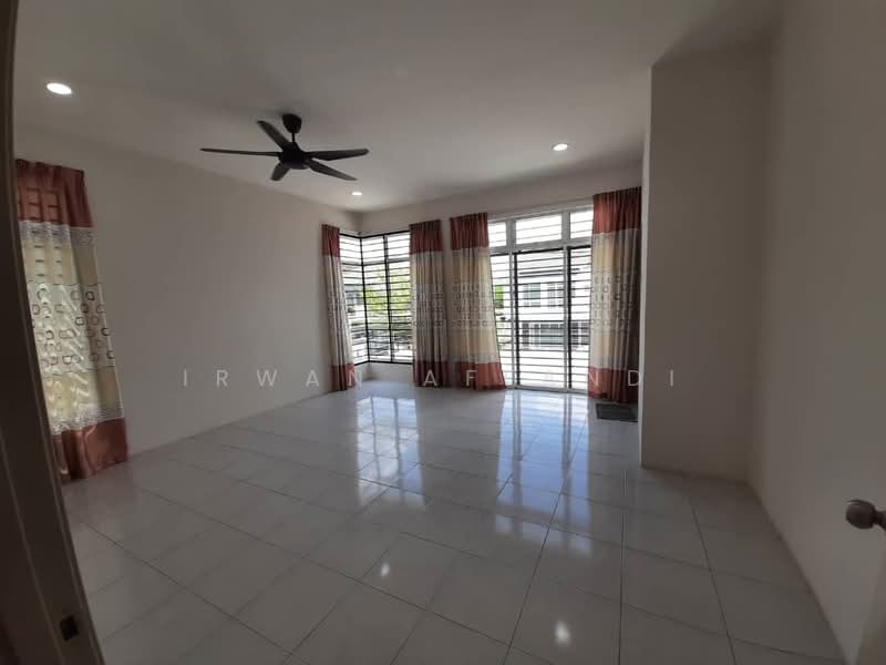 Semi-Detached House for Sale in Bandar Saujana Putra (Tanjong Duabelas) - Irwan Affandi - Living Room - PropertyGuru.com.my