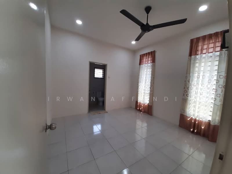 Semi-Detached House for Sale in Bandar Saujana Putra (Tanjong Duabelas) - Irwan Affandi - Interior - PropertyGuru.com.my