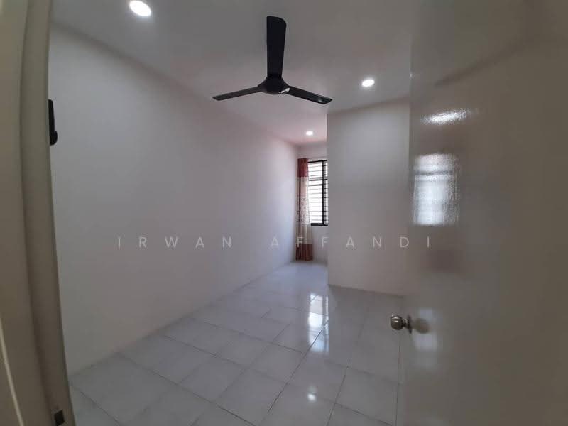 Semi-Detached House for Sale in Bandar Saujana Putra (Tanjong Duabelas) - Irwan Affandi - Interior - PropertyGuru.com.my