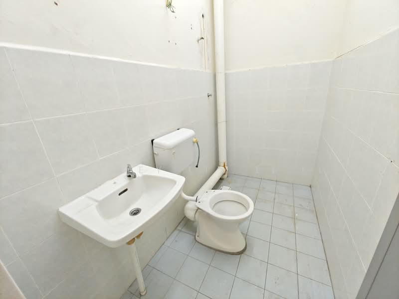Semi-Detached House for Sale in Taman Saujana Indah (Bukit Mertajam) - Ashley Lim Li Li - Bathroom - PropertyGuru.com.my