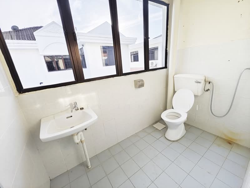 Semi-Detached House for Sale in Taman Saujana Indah (Bukit Mertajam) - Ashley Lim Li Li - Bathroom - PropertyGuru.com.my