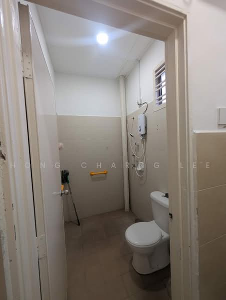 1-storey Terraced House for Rent in Skudai (Johor) - Hong Charng Lee - Bathroom - PropertyGuru.com.my