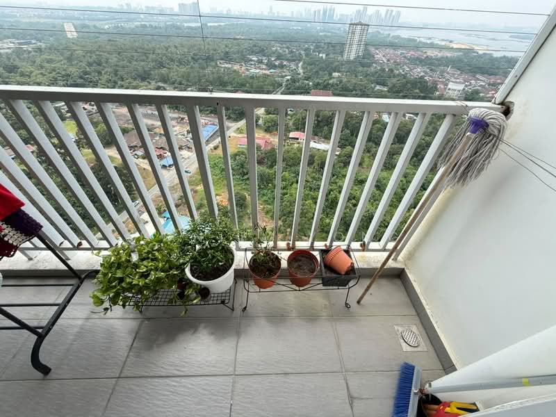 Kediaman Servis untuk Dijual di Twin Danga Residence - Daniel Yong - Balcony - PropertyGuru.com.my
