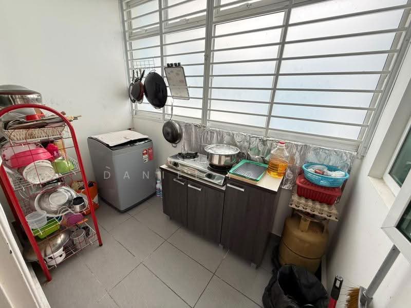 Kediaman Servis untuk Dijual di Twin Danga Residence - Daniel Yong - Kitchen - PropertyGuru.com.my