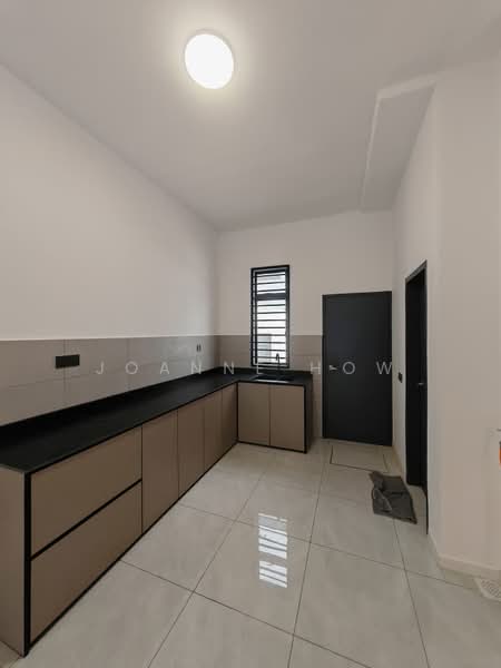 Rumah Teres 2-Tingkat untuk Disewa di Bukit Beruang (Bukit Baru) - Joanne How - Kitchen - PropertyGuru.com.my