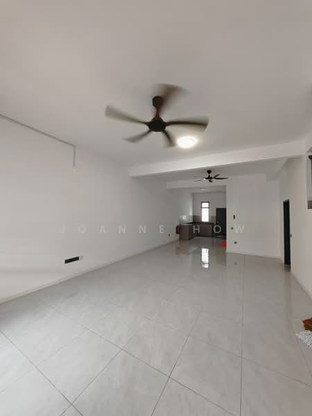 Rumah Teres 2-Tingkat untuk Disewa di Bukit Beruang (Bukit Baru) - Joanne How - Living Room - PropertyGuru.com.my