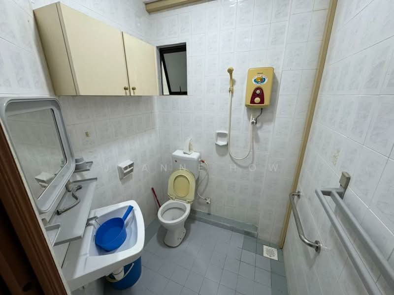 Pangsapuri untuk Dijual di Kenanga (Park View Court) - Joanne How - Bathroom - PropertyGuru.com.my