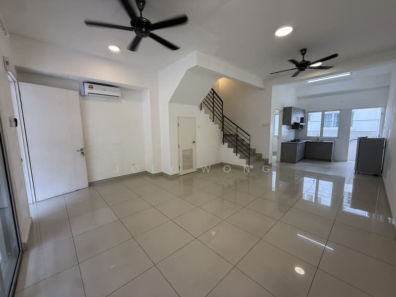Rumah Teres 3-Tingkat untuk Disewa di Seri Kembangan (Selangor) - Joey Wong - Living Room - PropertyGuru.com.my